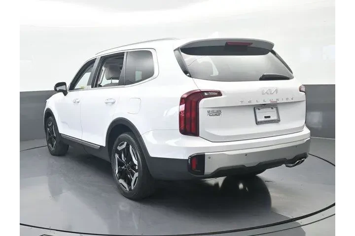 $33700 : Kia Telluride 2024 S 4dr SUV image 4