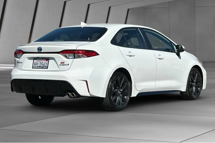 $24500 : Toyota Corolla Hybrid 2024 S image 4