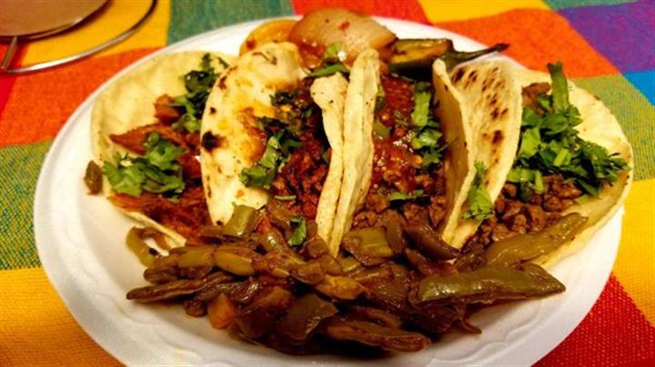 Cheles Tacos Grill image 5