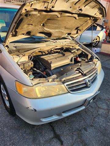 $2600 : Honda 2002 odyssey image 2