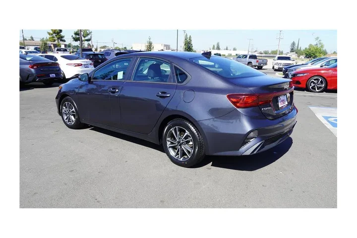 $18984 : 2023 Forte LXS image 8