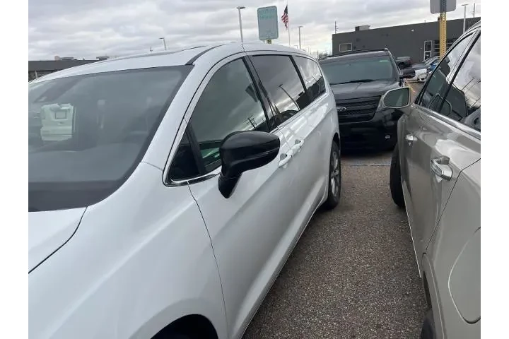 $39995 : Chrysler Pacifica 2026 Limit image 7