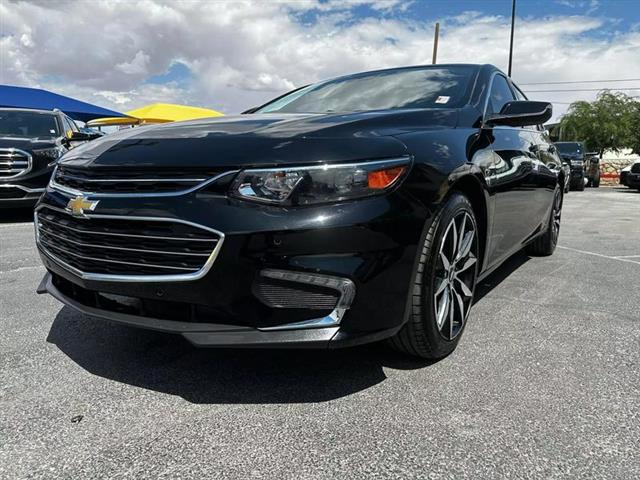 $15950 : Pre-Owned 2018 Malibu LT Seda image 2