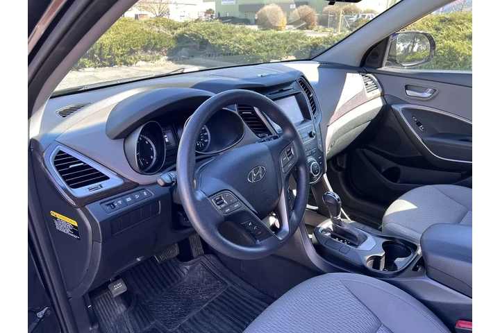 $7000 : 2017 Hyundai Santa Fe SE image 7