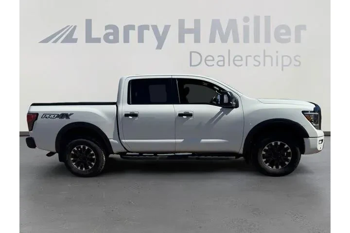 Nissan Titan 2023 4x4 PRO-4X image 6