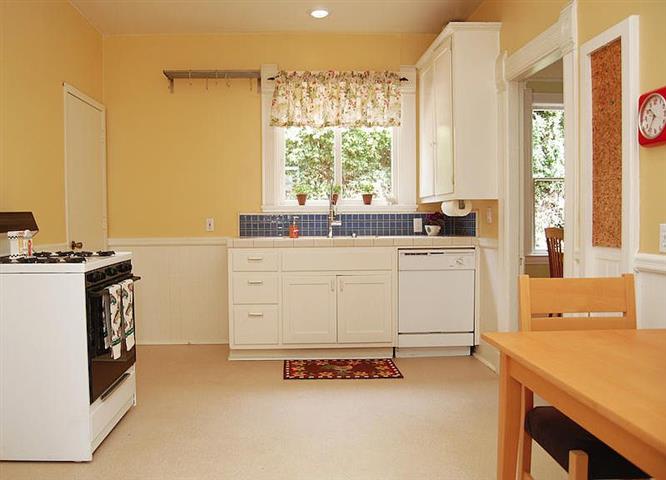 $750 : 1601 Gillespie St, Santa Barba image 5