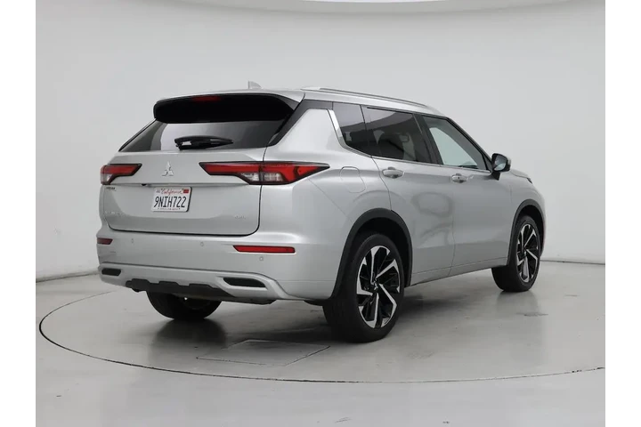 $27998 : Mitsubishi Outlander 2024 SE image 8