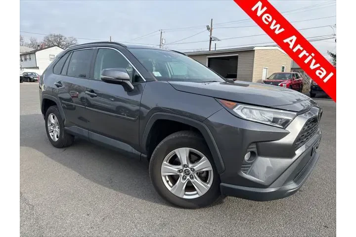 $22900 : Toyota RAV4 2021 AWD XLE 4dr image 1