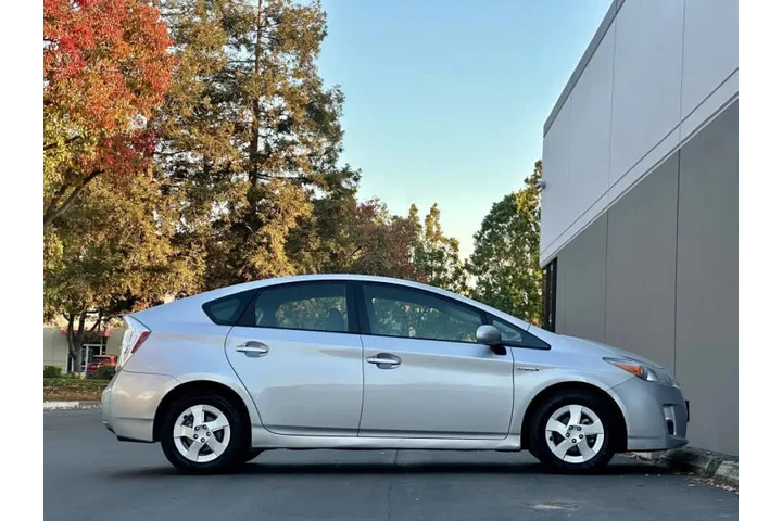$10940 : 2011 Prius image 5