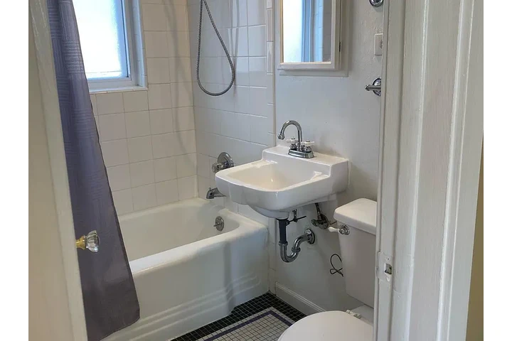 $2000 : House For Rent!! image 6