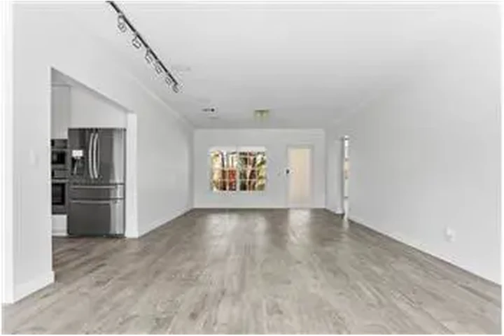 $8500 : Rental property with 3 bedro image 6