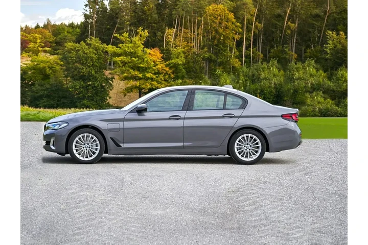 $30998 : BMW 5 Series 2023 530e 4dr S image 1