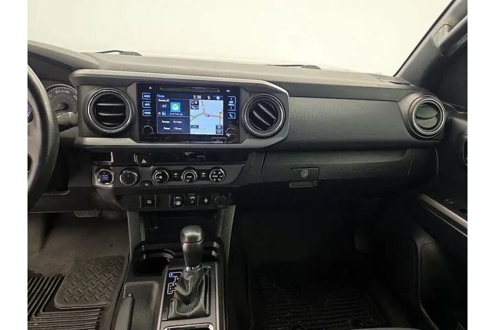 $31998 : Toyota Tacoma 2018 4x4 TRD P image 9