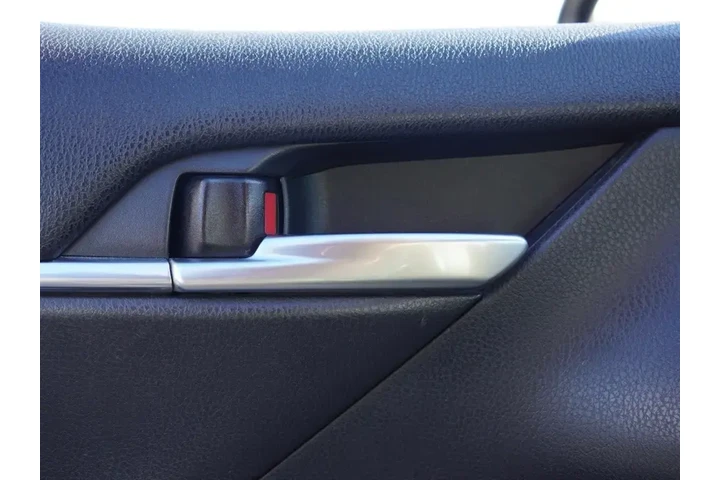 $15701 : Toyota Camry 2020 SE 4dr Sed image 8