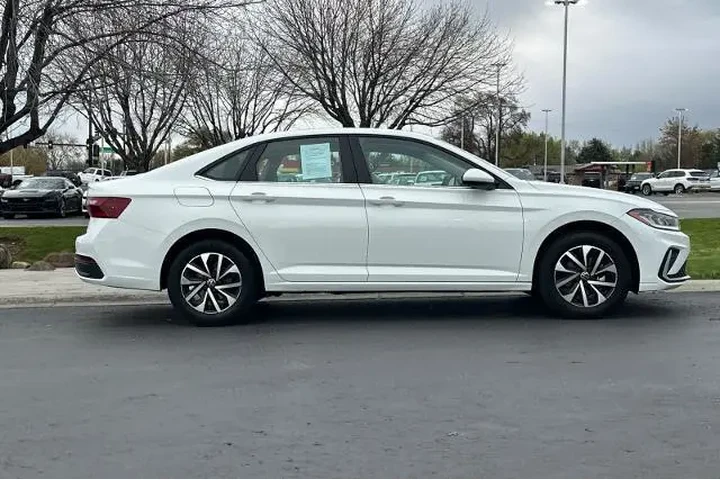 $19995 : Volkswagen Jetta 2025 S 4dr image 8