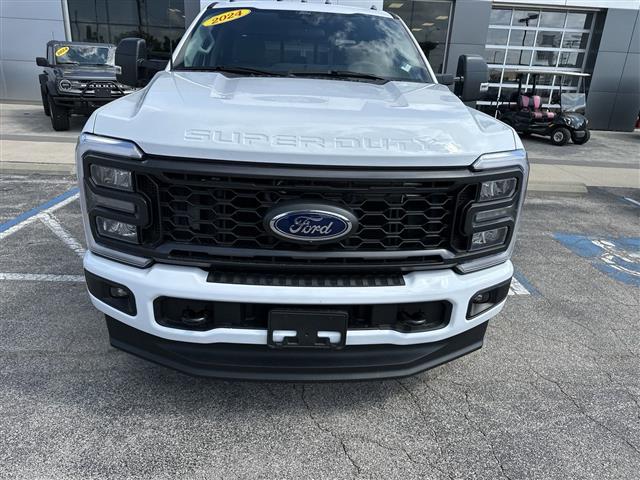 $61000 : 2024 F-350 Truck Crew Cab V-8 image 2