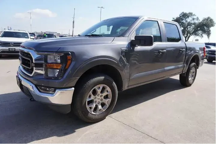 $38488 : Ford F-150 2023 4x4 XLT 4dr image 3