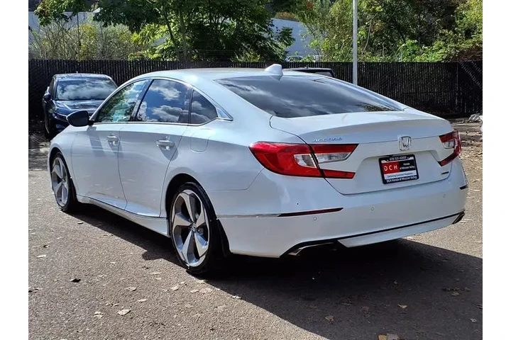 $19292 : Honda Accord 2018 Touring 4d image 3