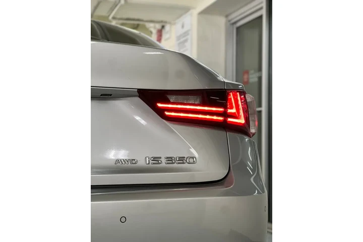 $18599 : 2014 IS 350 image 10