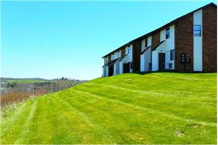 $550 : Rental property with 2 bedro image 3