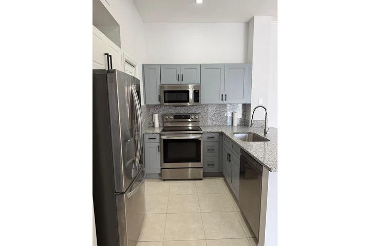 $1850 : 🏡 FOR RENT – Remodeled Condo image 7