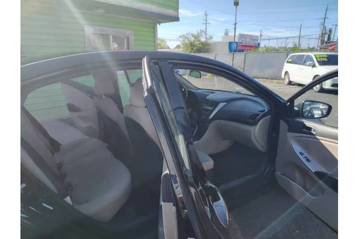 $7800 : 2016 Accent SE image 10