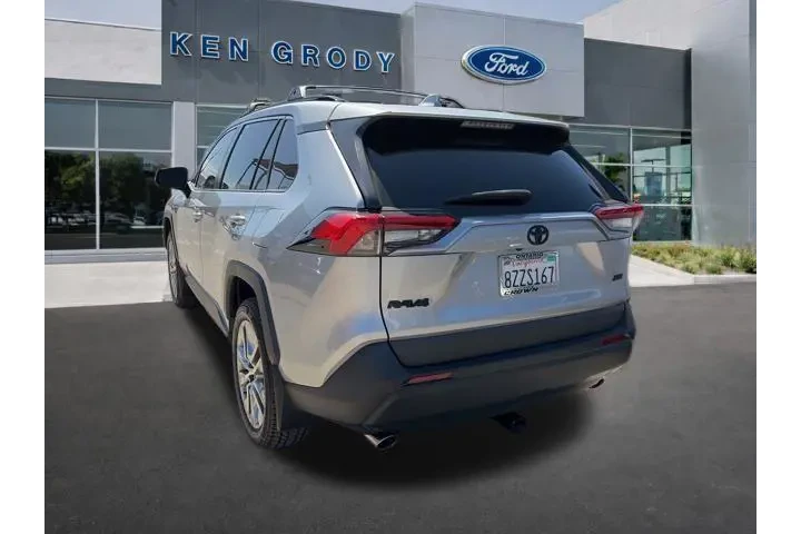 $19900 : Toyota RAV4 2022 XLE Premium image 4