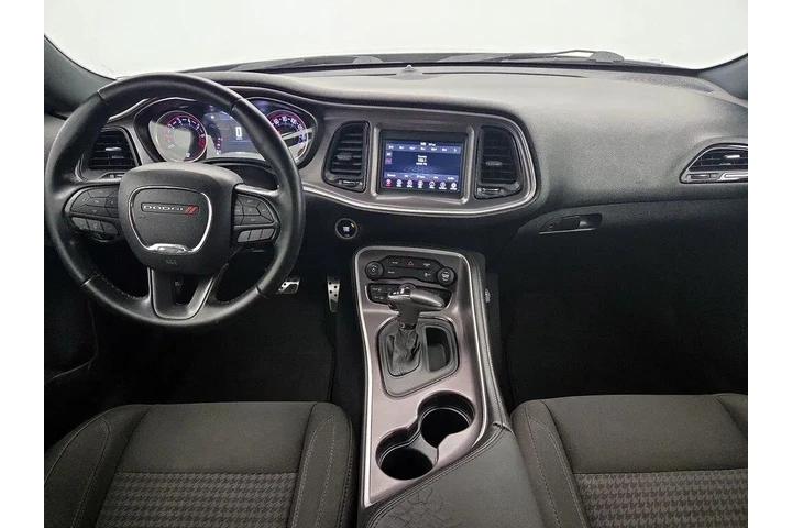 $17998 : Dodge Challenger 2019 SXT 2d image 9