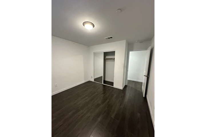 $800 : Cuarto de Renta en Wilmington image 3