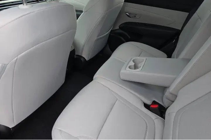 $27821 : Hyundai TUCSON 2025 AWD SEL image 9