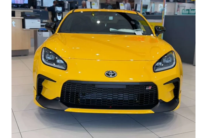 TOYOTA GR86 YUZU EDITION image 7