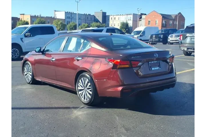 $17095 : Nissan Altima 2023 2.5 SV 4d image 6