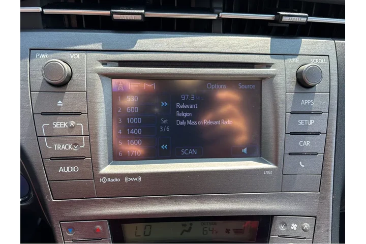 $15000 : 2013 Prius Two image 6