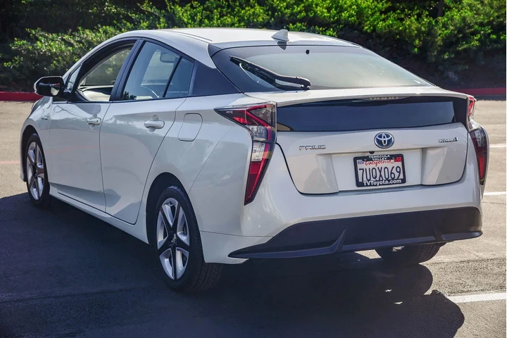 $14945 : Toyota Prius 2016 Four Touri image 5