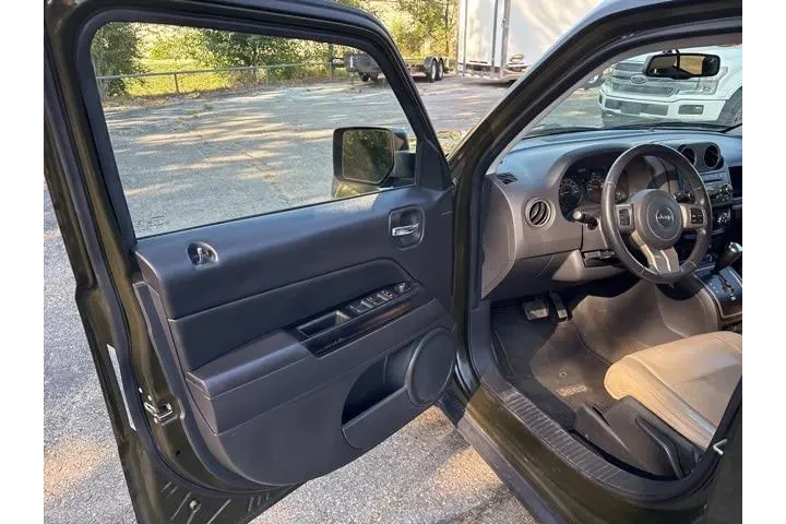 $10000 : Jeep Patriot 2017 4x4 Sport image 8