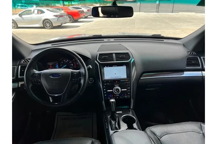 2017 Explorer Limited FWD image 9