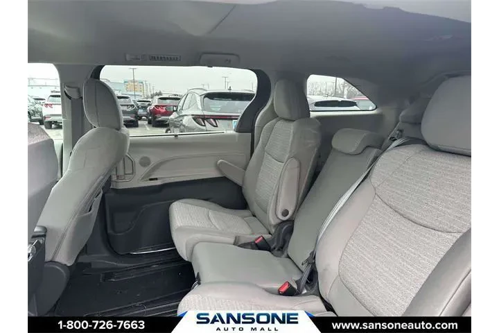 $30959 : Toyota Sienna 2021 AWD LE 8- image 9