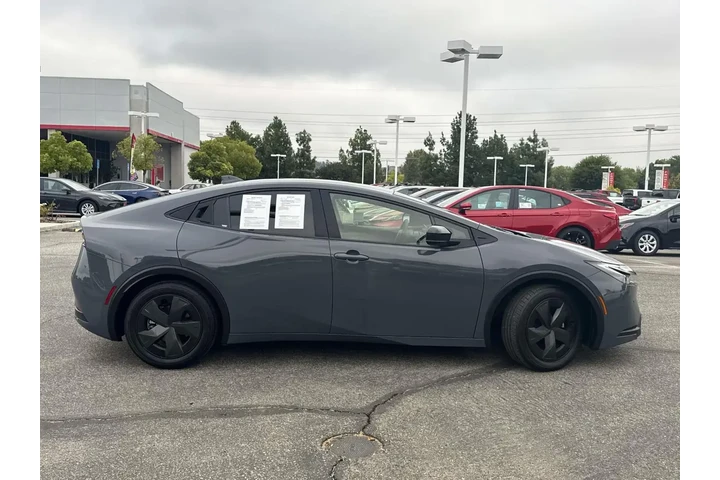 $29240 : Toyota Prius 2024 LE 4dr Hat image 3