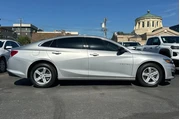 $15900 : Chevrolet Malibu 2019 LS 4dr thumbnail