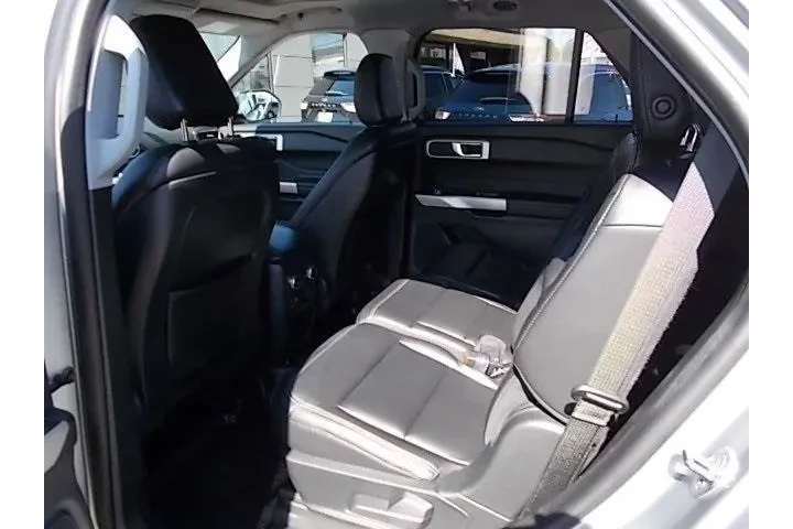 $31996 : Ford Explorer 2022 AWD XLT 4 image 6