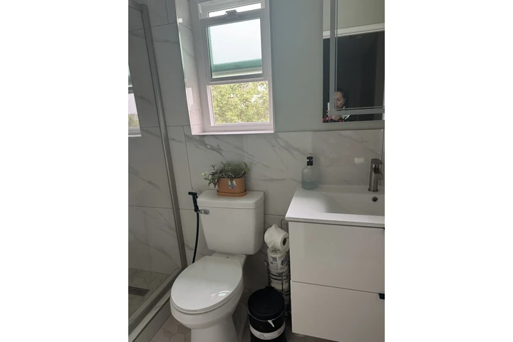 $1200 : Room for Rent image 4