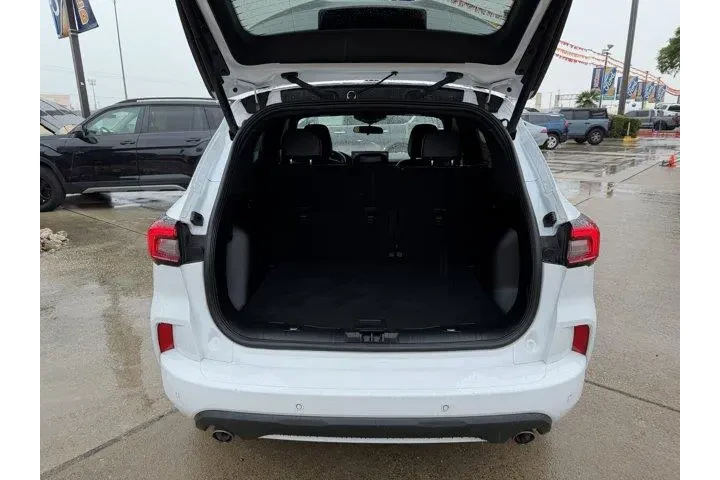 $25443 : Ford Escape 2023 ST-Line 4dr image 7