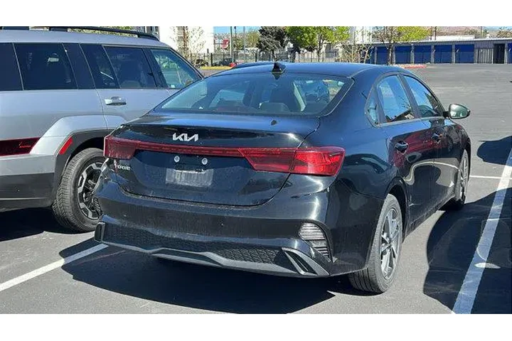 $22984 : Kia Forte 2024 LXS 4dr Sedan image 2