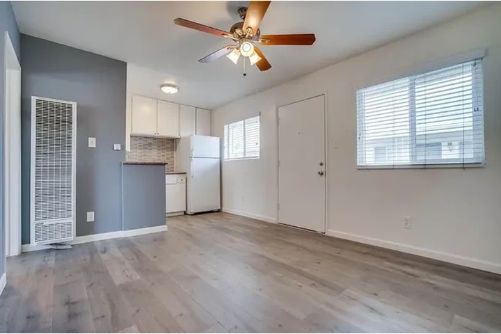 $1300 : Charming Courtyard Apartments image 7