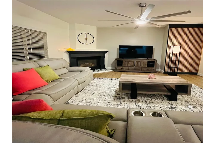 $1050 : beautifully Freshly painted image 5