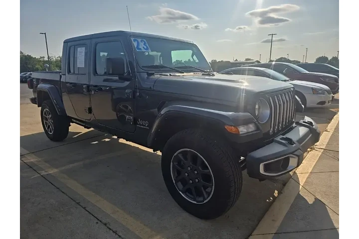 $28927 : Jeep Gladiator 2023 4x4 Over image 2