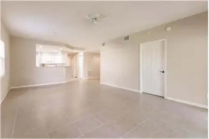 $2400 : Rental property with 3 bedro image 9