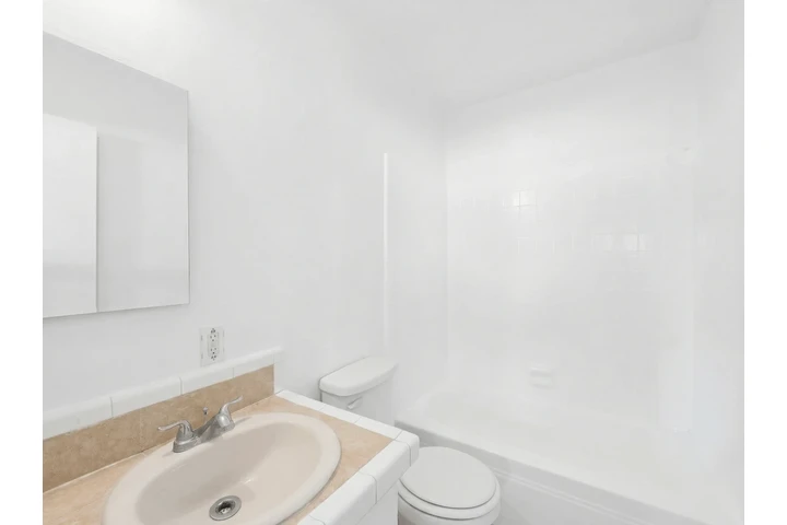 $2470 : 2.5x the rent minimum image 6