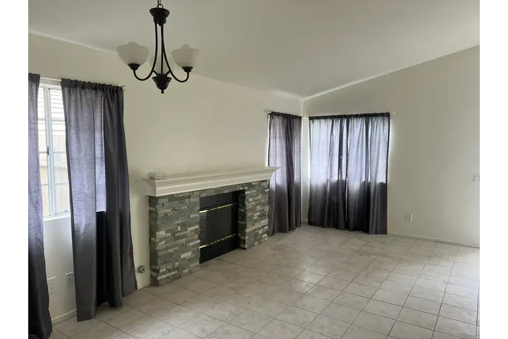 $1600 : Available En Rancho 🏡 image 2