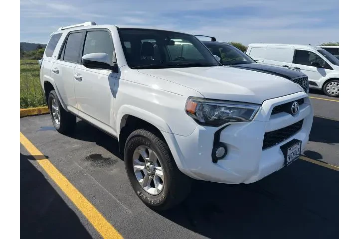 $28000 : Toyota 4Runner 2016 4x4 SR5 image 2